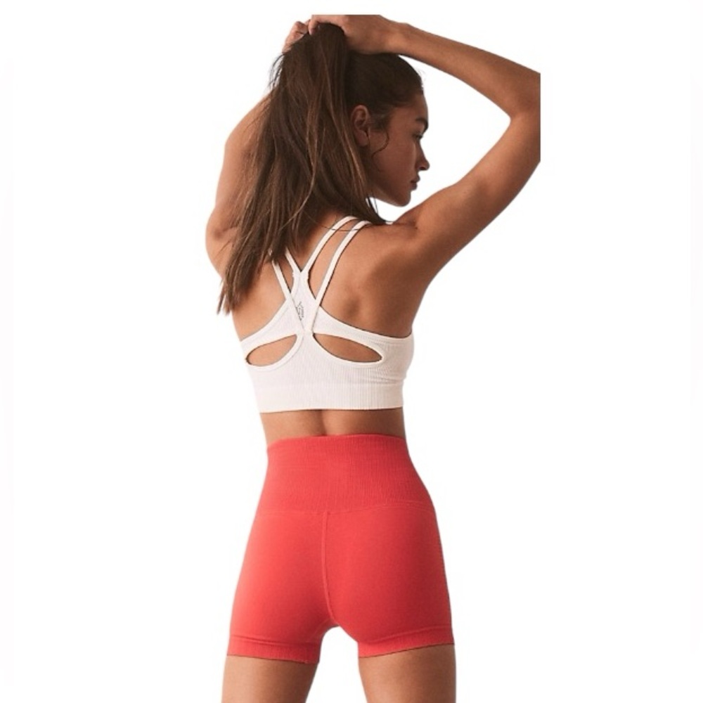 🦋Free People Movement Good Karma
Running Shorts size- Medium Cherry Tomato...